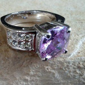 Ring with faux tanzanite faceted square stone